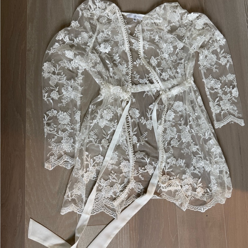 Elegant Lace Robe in White